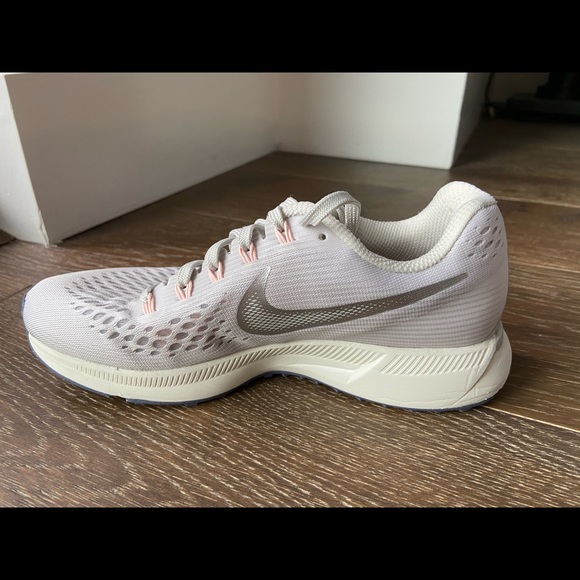 Nike Zoom Running Shoes - Picture 3 of 6